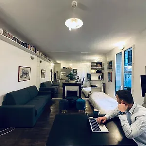 https://charmant-studio-rue-de-lappe-votre-havre-de-paix-au-coeur-de.fr-paris.fr